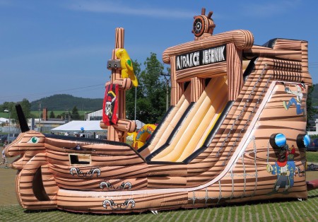 Skluzavka "PIRÁTSKÁ LOĎ" -. Atrakce Jeseník